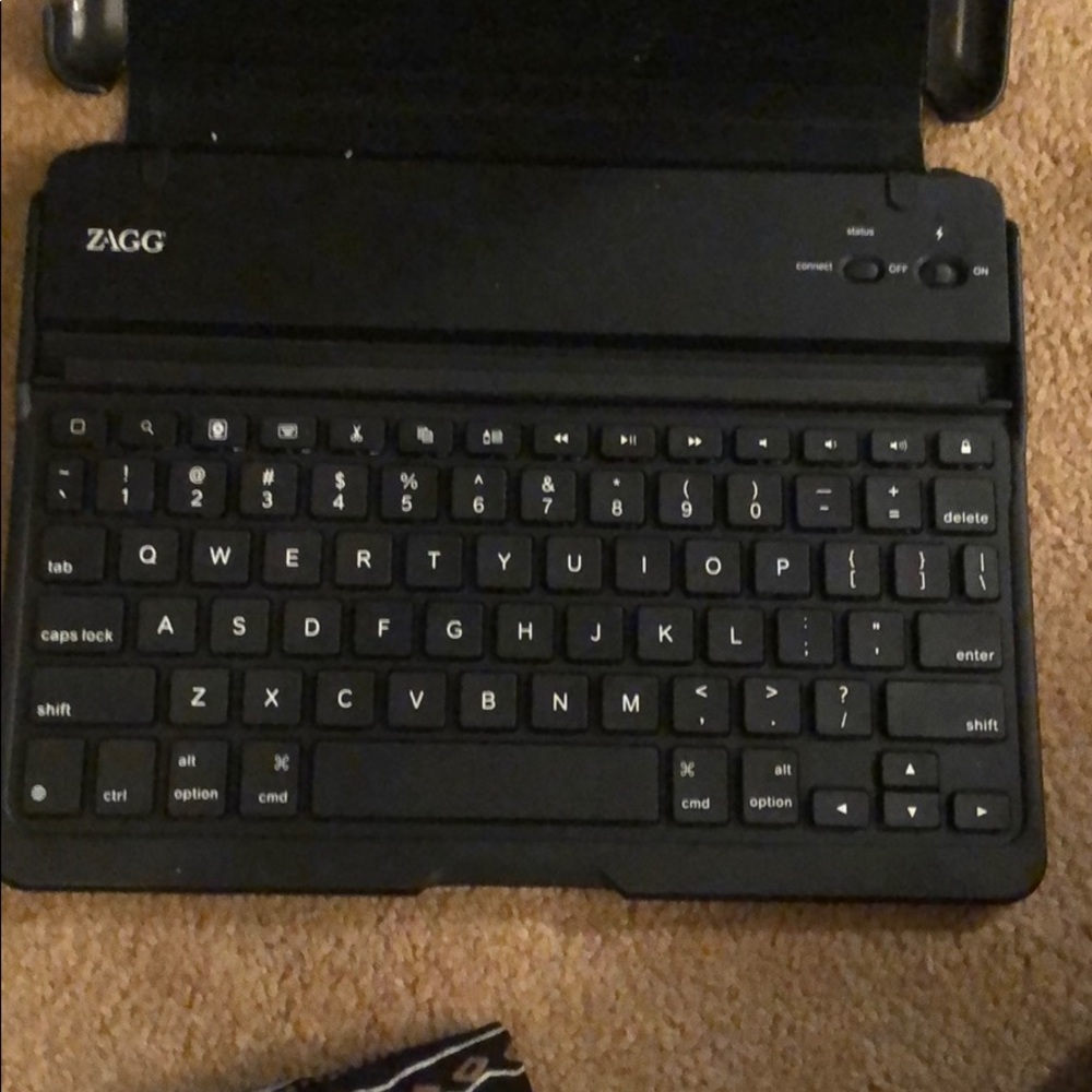 Zagg Tablet Case W/ Bluetooth Keyboard For Ipad - image 3